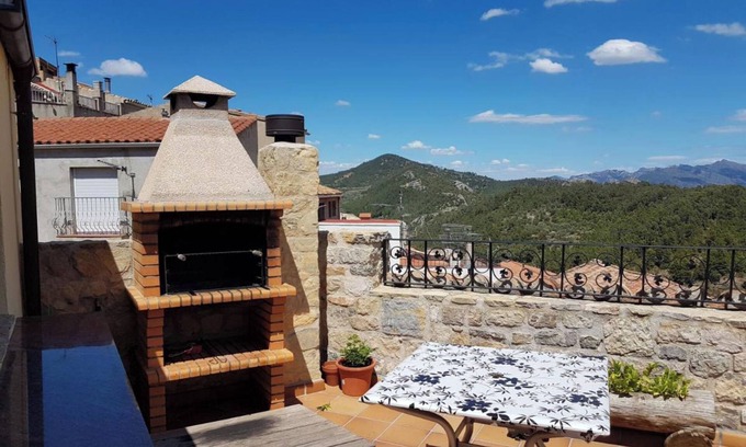 Pauls House | Apartment In A Hotel 'Casa Rural Cal Puyo' with Mountain View, Wi-Fi and Air Conditioning