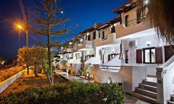 Ferma Apartment | Apartment In A Hotel 'with Garden View-Creta' with Mountain View, Wi-Fi and Air Conditioning