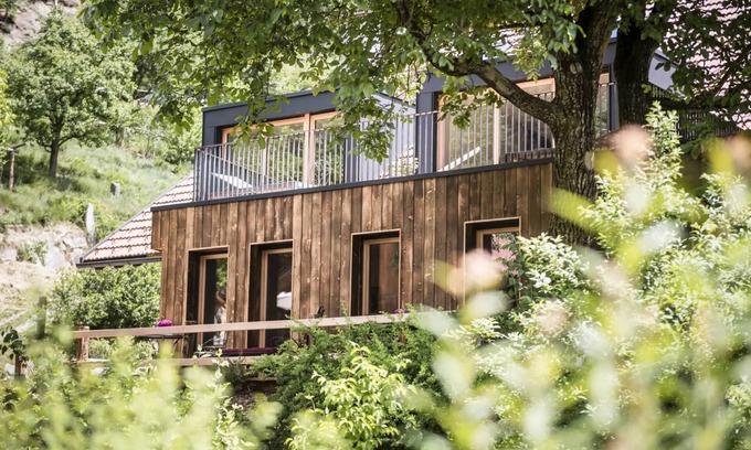 Sand in Taufers House | Apartment In A Hotel 'Mair Zu Hof Waldrausch 1' with Mountain View, Shared Garden and Wi-Fi