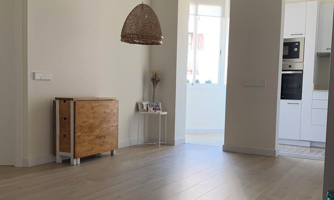 Sants Apartment | Apartment in Barcelona ideal for couples. 10 minutes walk from Sants station!