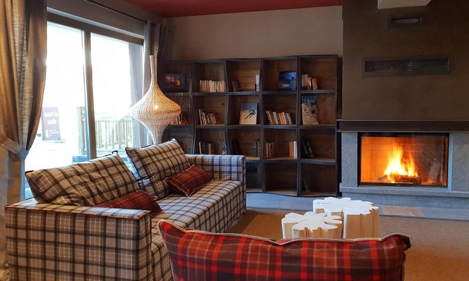 Beaufort Apartment | Apartment in Beaufort with Spa & Mountain Views