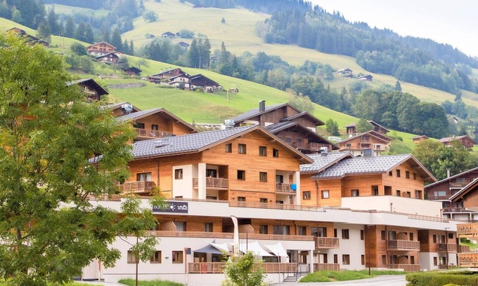 Beaufort Apartment | Apartment in Beaufort with Spa & Heated Pool