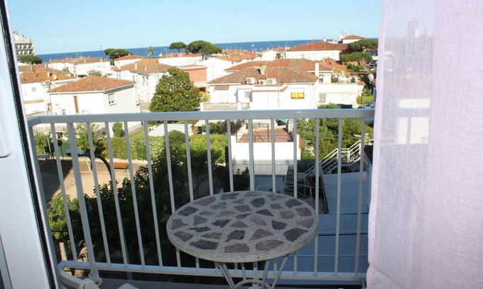 Blanes Apartment | Apartment in Blanes with beautiful sea views.