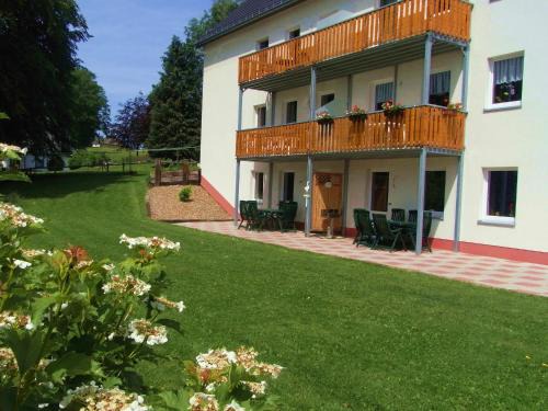 Burg-Reuland Apartment | Apartment in Burg Reuland with forest