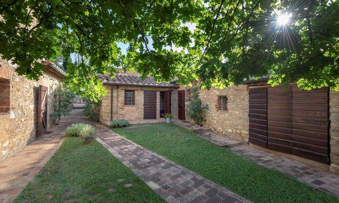 Simignano Cottage | Apartment in Chianti with pool ID 455