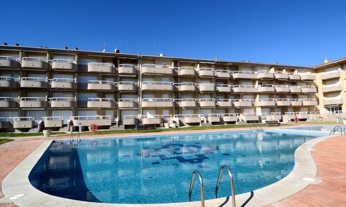 Els Griells Apartment | Apartment in Costa Brava with Beach Access