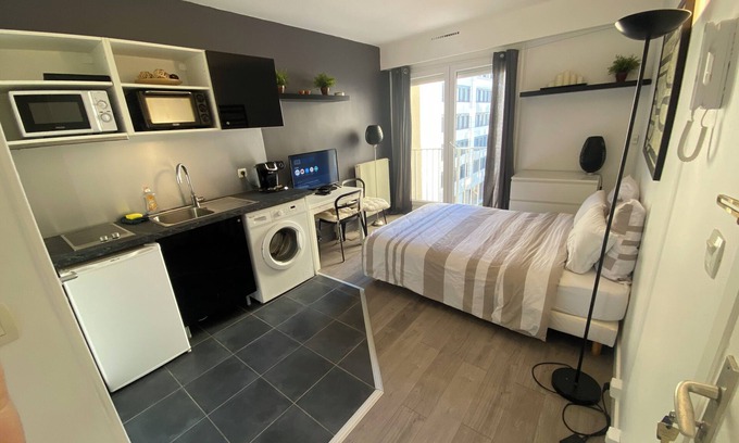 Faubourg de l'Arche Apartment | Apartment in Courbevoie