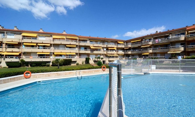 Els Griells Apartment | Apartment in Estartit near Sandy Beach