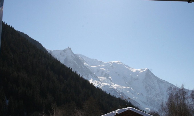 Chamonix-Mont-Blanc Apartment | Apartment in quiet chalet facing Mont-Blanc, close to Grands Montets.