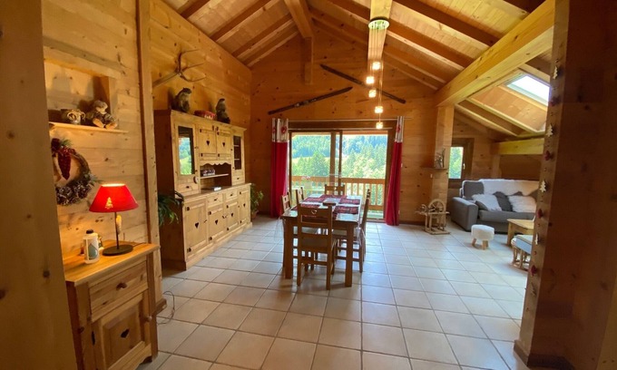 Saint-Jean-de-Sixt Apartment | Apartment in spacious chalet 4/6 people, 80 m2, 2 bedrooms