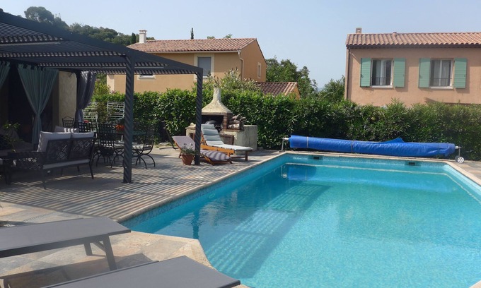 Bastide Giraud Apartment | Apartment in villa with swimming pool