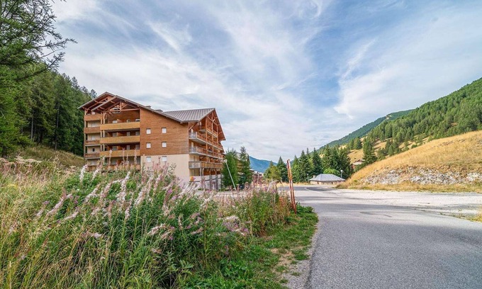 Allos Apartment | Apartment in French Alps with Pool