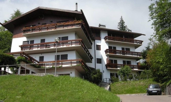 Cortina d'Ampezzo Apartment | Apartment in the center with mountain views, a stone's throw from the cable car