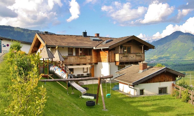 Kaprun Villa | Apartment in Kaprun with Ski-in/Ski-out Access