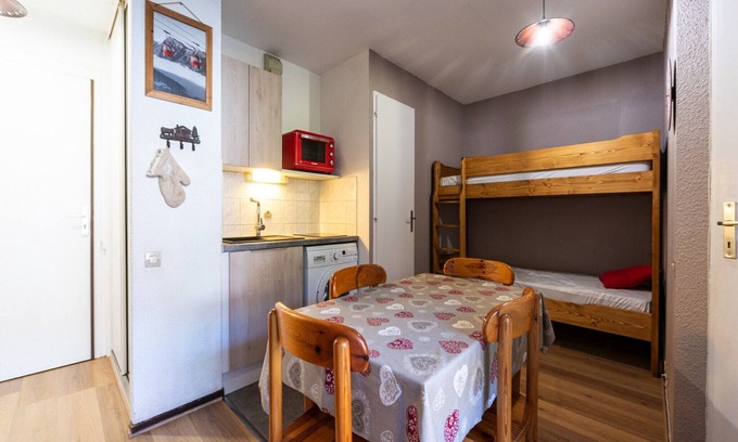 Les Esserts Apartment | Apartment in Morillon at Ski Slope