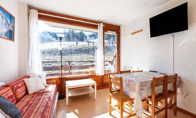 Les Esserts Apartment | Apartment in Morillon near Ski Slopes