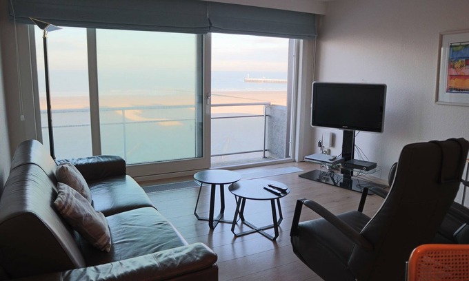 Nieuwpoort-Bad Apartment | Apartment in Nieuwpoort with Sea Views