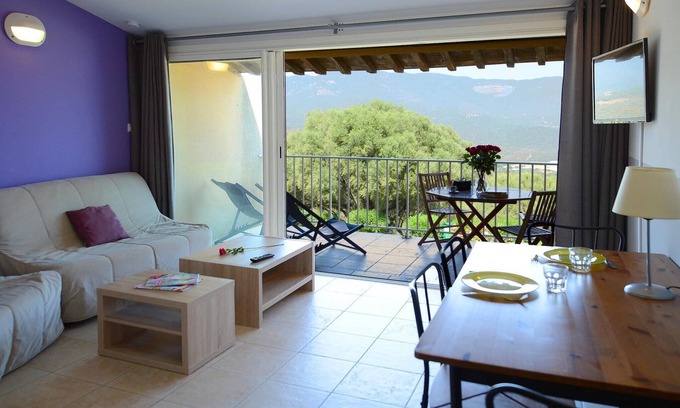 Serra-di-Ferro House | Apartment in Serra-di-Ferro with Bay Views