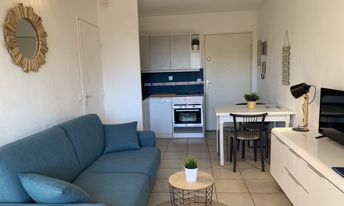 Le Lavandou Apartment | Apartment in the heart of the village 100 m from the beach with parking