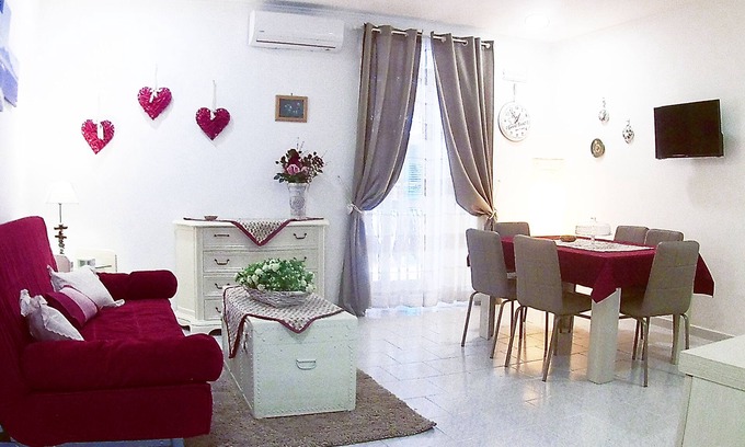 Quartieri Spagnoli Apartment | Apartment in the heart of the Spanish Quarter, next to Via Toledo.