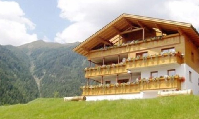 Santa Valburga Apartment | Apartment in the Ulten Valley Nikolaus