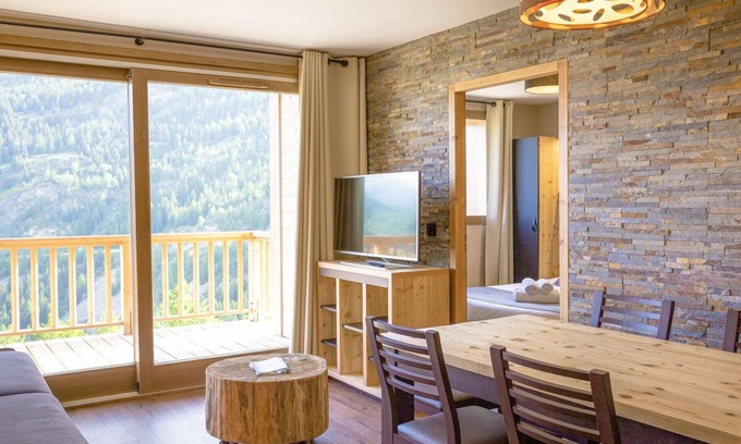 Les Boisses Apartment | Apartment in Tignes with Ski-In/Ski-Out Access
