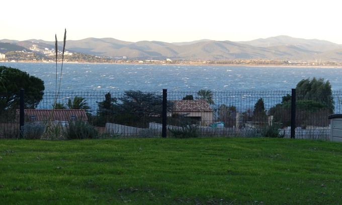 Giens Apartment | Apartment in villa