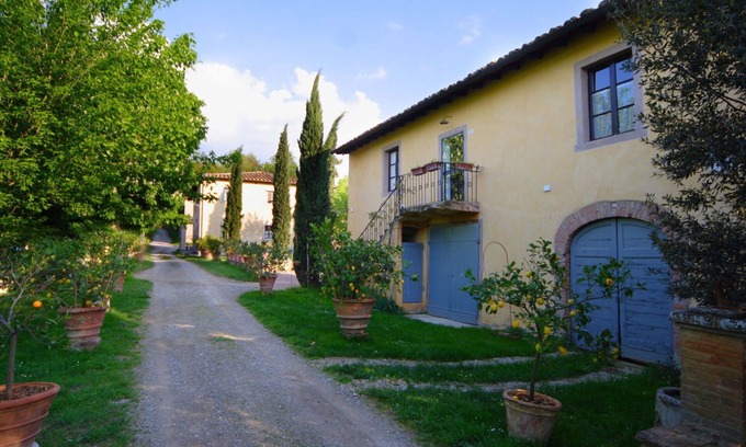 Poggiarello Villa | Apartment in villa with WIFI, pool, TV, patio, panoramic view, parking, close to San Gimignano