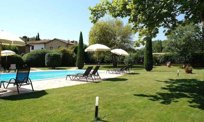 Poggiarello Villa | Apartment in villa with pool, WIFI, TV, terrace, pets allowed, parking, close to San Gimignano