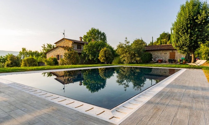 Todi Apartment | Apartment in villa with pool at walking distance from Todi center