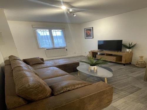 Yvre-l'Eveque Apartment | Apartment in Yvré-l Évêque near Le Mans Circuit
