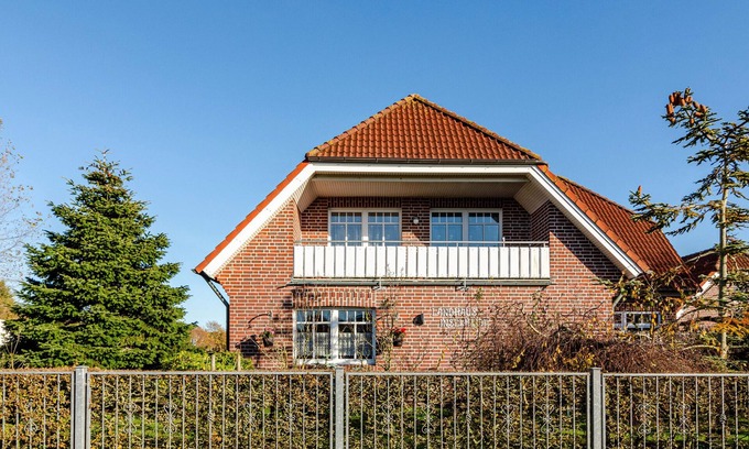 Borkum Apartment | Apartment 'Inselheide- Ferienwohnung Inselnest' with Private Terrace, Private Garden and Wi-Fi