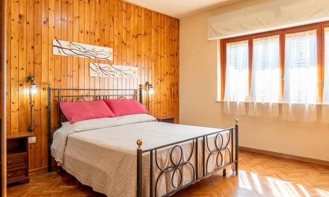 Le Piazze Apartment | Apartment 'Lola' with Mountain View and Wi-Fi