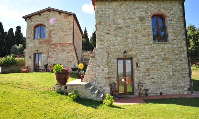 Rignano sull'Arno House | Apartment with pool, Rignano