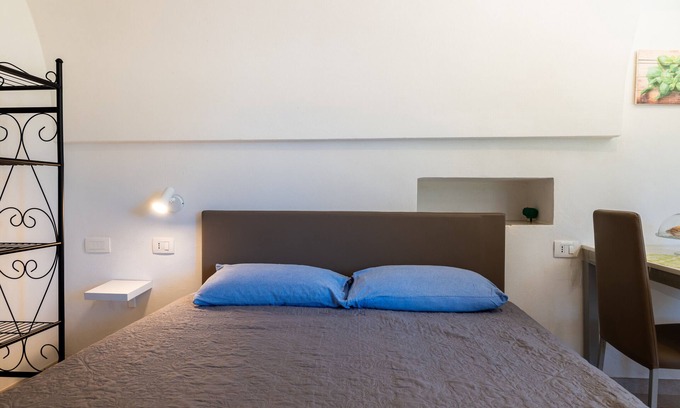 San Michele Salentino Apartment | Apartment 'Fico' with Shared Pool, Wi-Fi and Air Conditioning