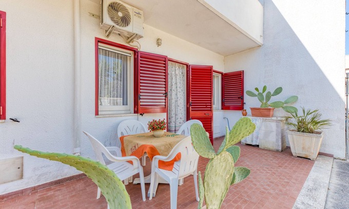 Santa Maria di Leuca Apartment | Apartment 'Trande' with Balcony, Wi-Fi and Air Conditioning