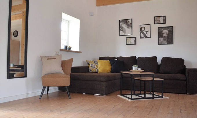Heide Apartment | Apartment 'Jagdhütte' with Private Terrace, Private Garden and Wi-Fi