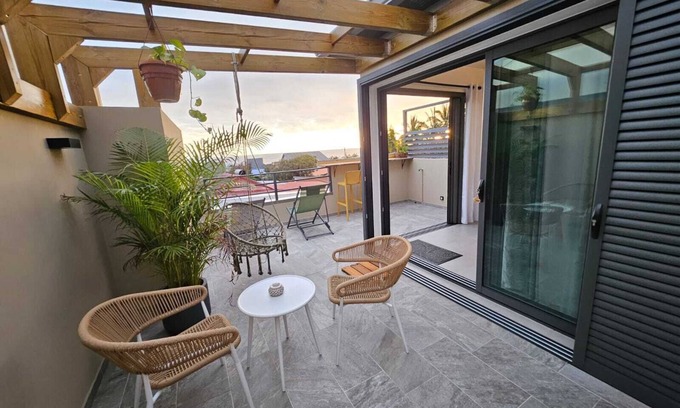 Saint-Pierre De La Reunion Apartment | Apartment Joly brise 4 in Terre Sainte near small beach/CHU