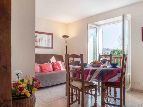 Behobie Apartment | Apartment Kafartenea by Interhome