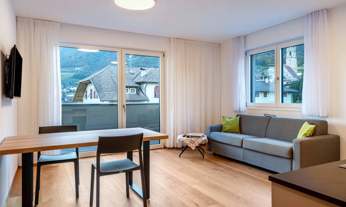 Tramin Apartment | Apartment "Karin - Cabernet" with Shared Terrace & Wi-Fi