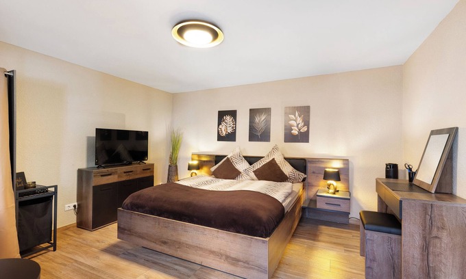 Cottbus Apartment | Apartment 'Kleine Auszeit' with Private Terrace and Wi-Fi