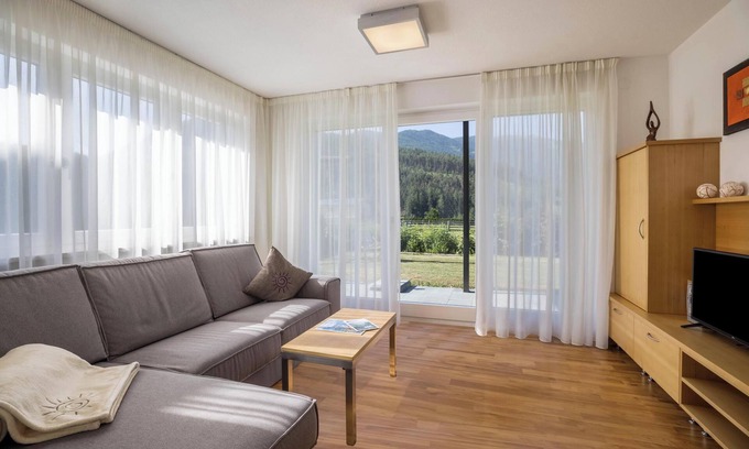Perca Apartment | Apartment 'Kronsun Freude' with Mountain View, Private Terrace and Wi-Fi