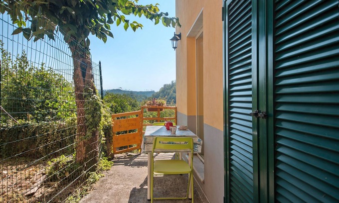 Ricco del Golfo di Spezia Apartment | Apartment 'La Cantina Del Sole' with Mountain View and Balcony