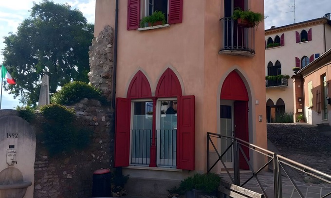 Cavriana Apartment | Apartment 'La Casina Delle Olghe 1' with Wi-Fi and Air Conditioning