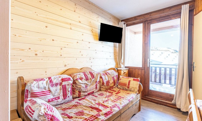 Valmeinier Apartment | Apartment 'La Croix Du Sud' with Mountain View and Balcony