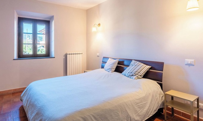 Asciano Pisano Apartment | Apartment 'La Faeta House' with Balcony and Air Conditioning