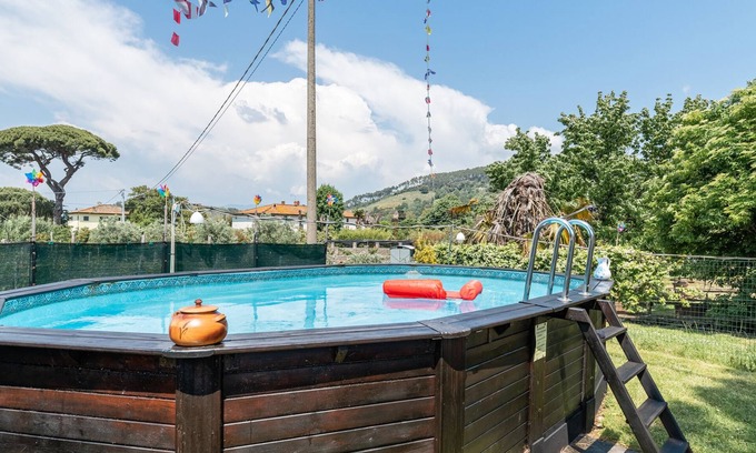 Vorno Apartment | Apartment "La pecora nera" with Mountain View, Pool, Garden, BBQ & Wi-Fi