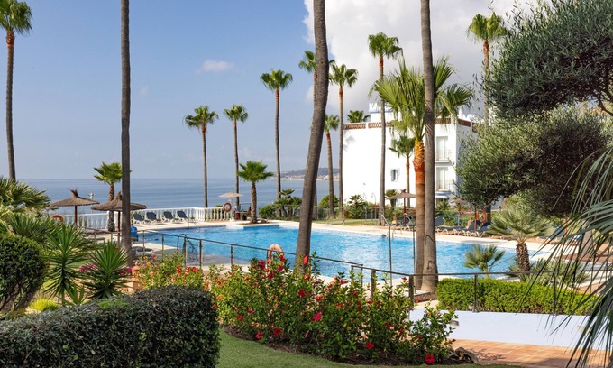 Bahia de Casares Apartment | Apartment "La Perla de Marakech 5" with Sea View, Shared Pool & Wi-Fi