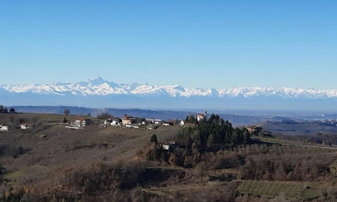 Benevello Apartment | Apartment 'La Seconda Terrazza Di Benevello' with Mountain View, Wi-Fi and Air Conditioning