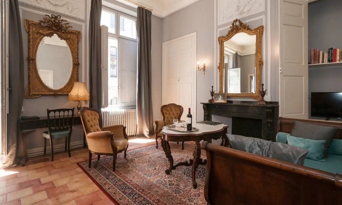 Bastide Saint-Louis Apartment | Apartment 'La Suite Barbes' with Balcony and Wi-Fi